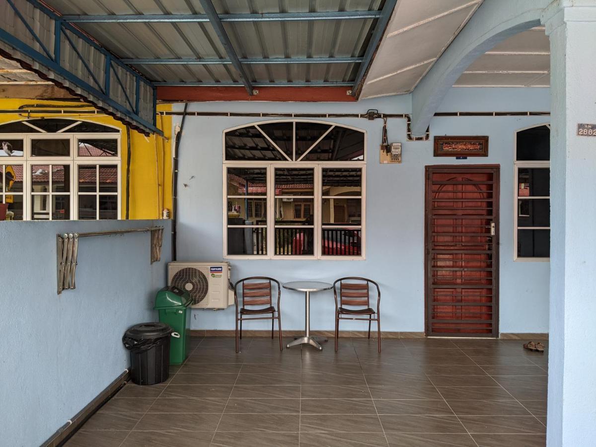 Aryani Homestay Kampong Kelemak Habitación foto