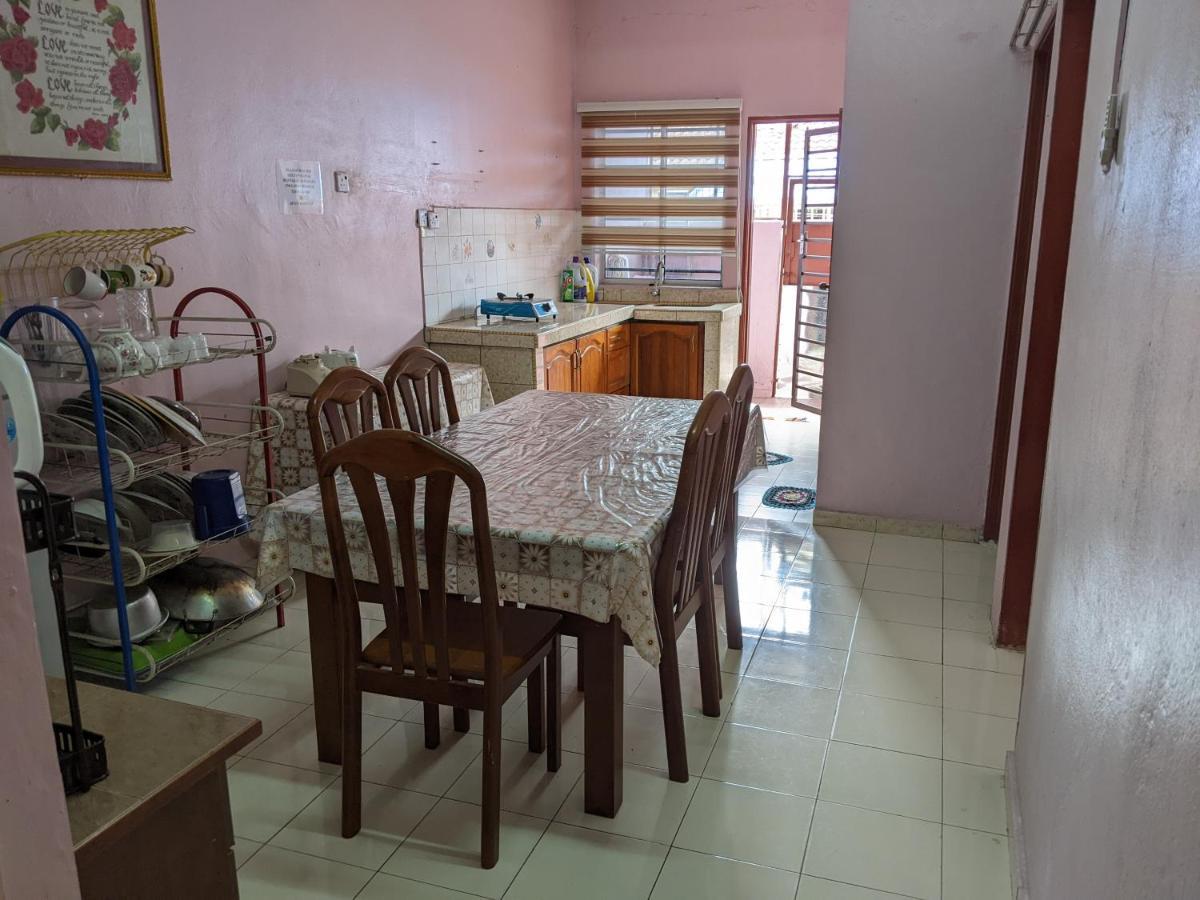 Aryani Homestay Kampong Kelemak Habitación foto