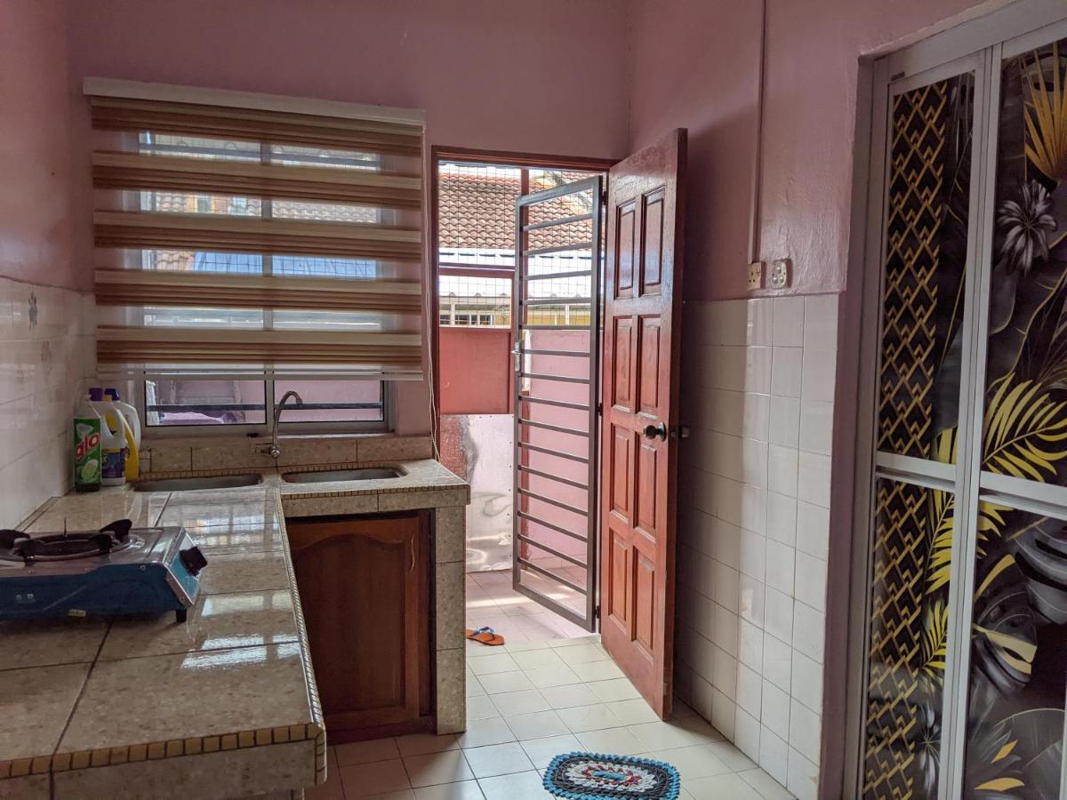 Aryani Homestay Kampong Kelemak Habitación foto