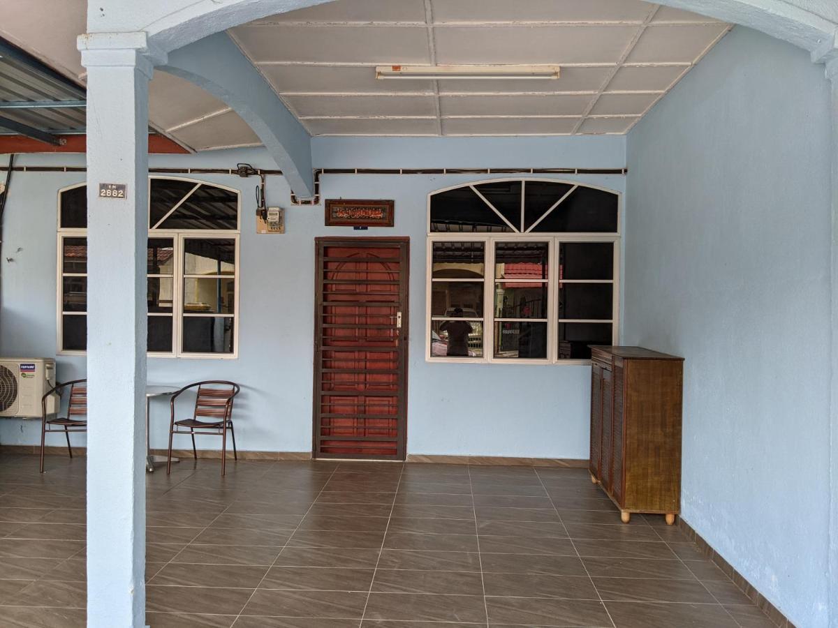 Aryani Homestay Kampong Kelemak Exterior foto