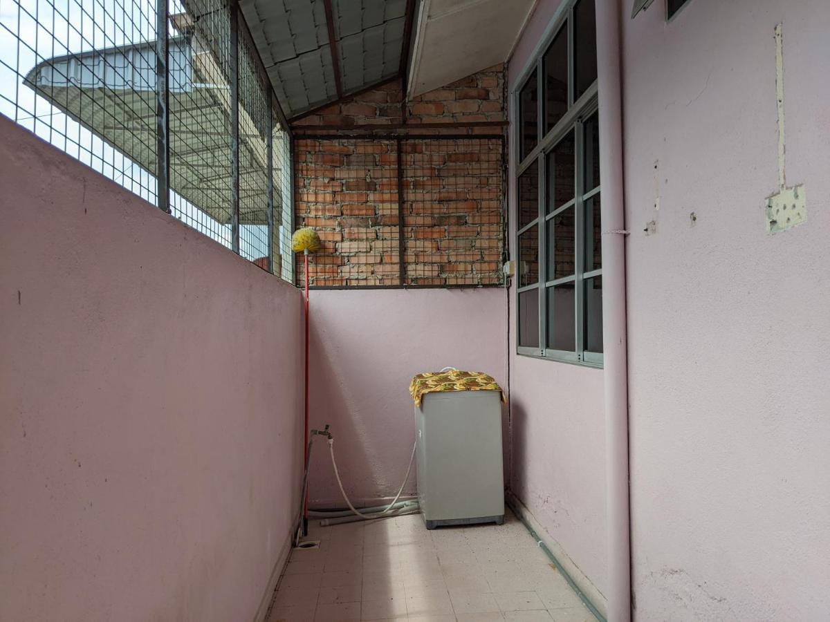 Aryani Homestay Kampong Kelemak Habitación foto